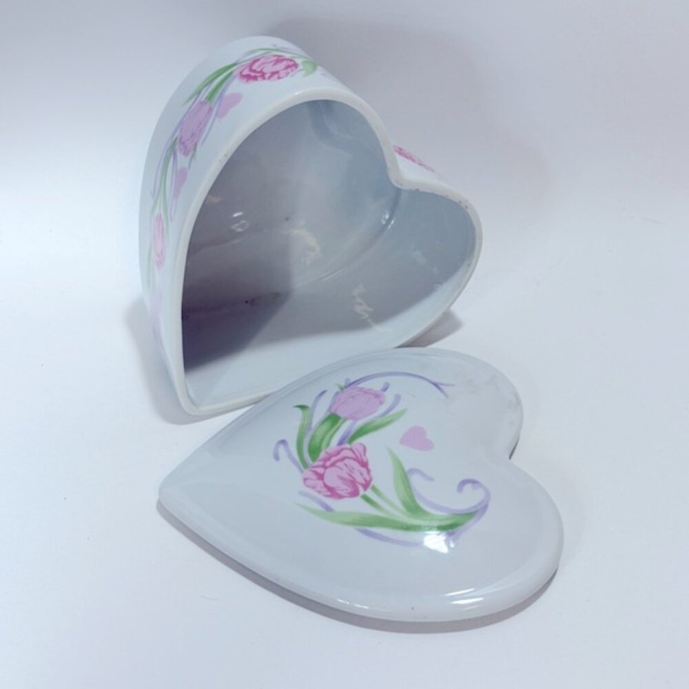 Vintage Roses Floral Heart Shape Lidded Trinket Jewelry Box 5.5" Wide & 3" Tall